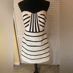 Tahari by Arthur S Levine, white & black strapless size 6